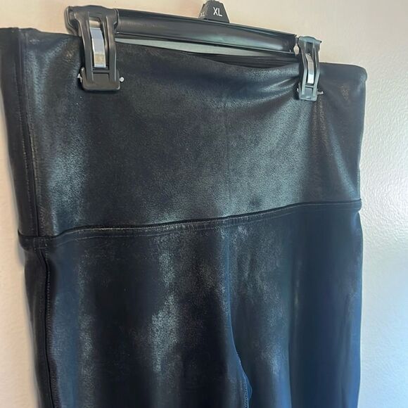 EXCELLENT CONDITION WOMEN’S XL SPANX FAUX LEATHER HI-WAISTED BLACK LEGGINGS - Picture 8 of 11